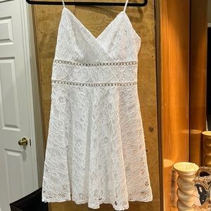 White lace dress for women. Size medium